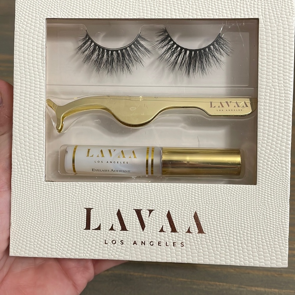 LAVAA Los Angeles Flirty Lash Set 3D **NIB**